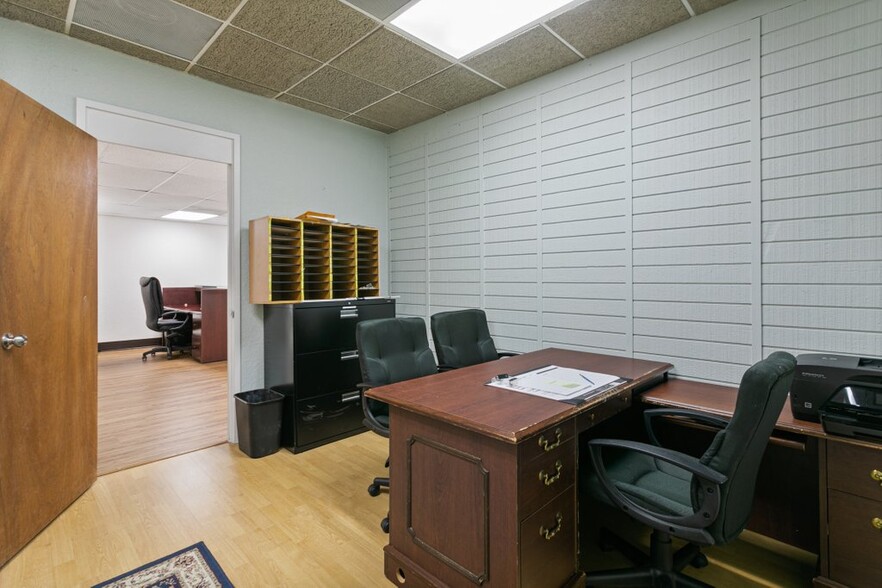 More Photos Of 6701 Beach Blvd, Jacksonville Freestanding For Lease