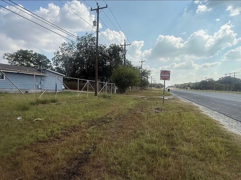 More Photos Of 21750 US Highway 281 S, San Antonio Land For Lease