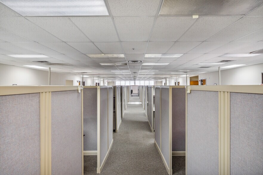 More Photos Of 2020 Holly Rd, Claremore Office For Sale