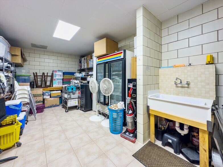More Photos Of 1092 FM 3000, Elgin Specialty For Sale