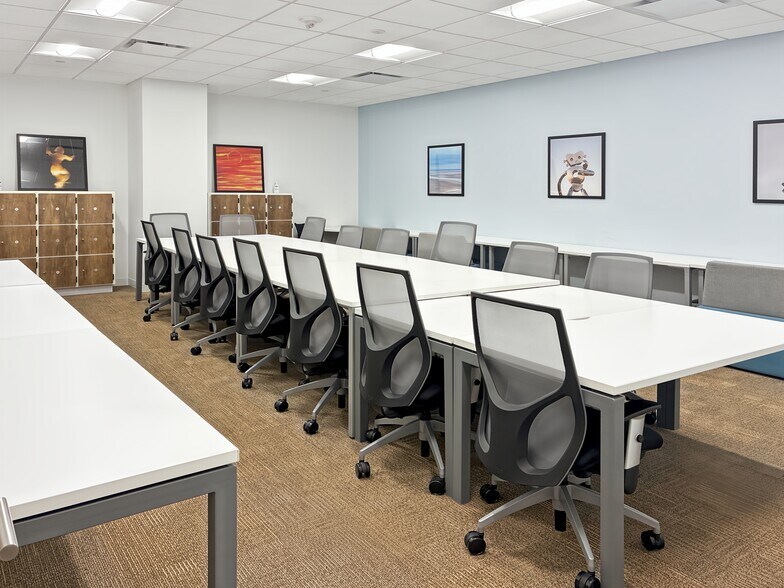 More Photos Of 400 N Main St, Royal Oak Coworking Space