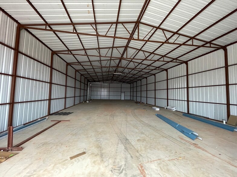 More Photos Of 451 Koloa Ave, Edmond Manufacturing For Sale