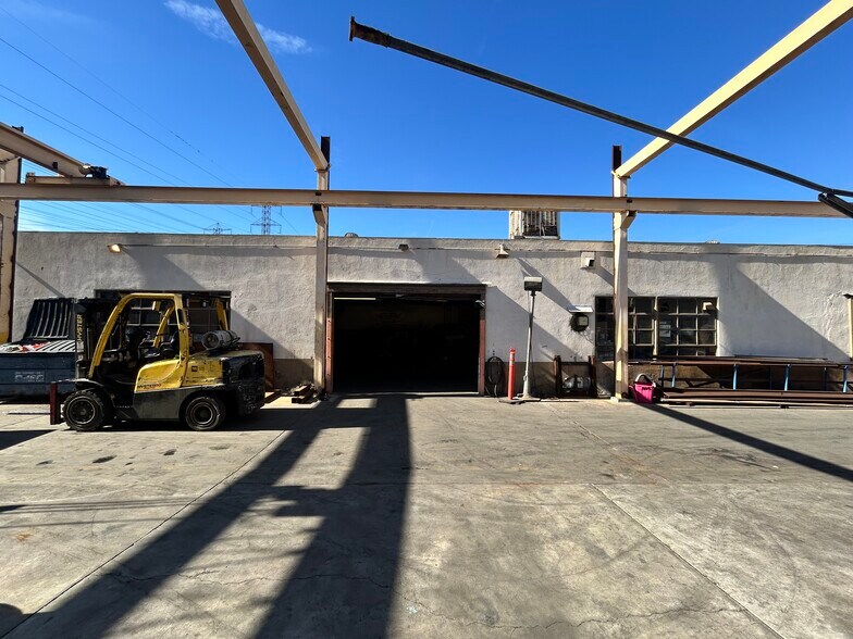 More Photos Of 9128 Rose St, Bellflower Manufacturing For Lease