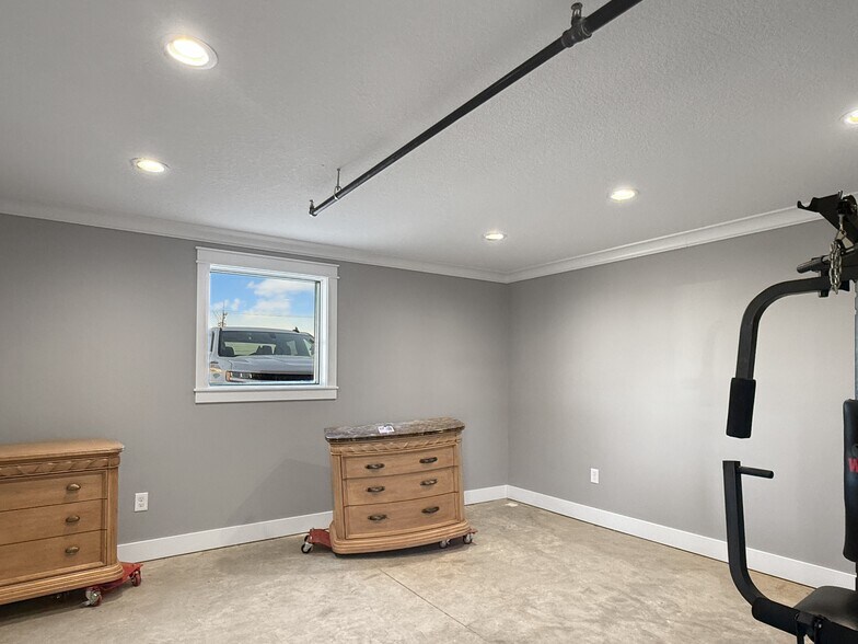 More Photos Of 1911 NE 58th Ave, Des Moines Industrial For Sale