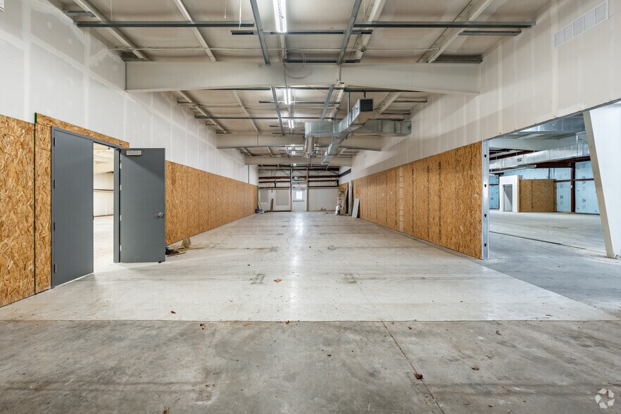 More Photos Of 3970 Staunton Tpke, Parkersburg Light Distribution For Lease