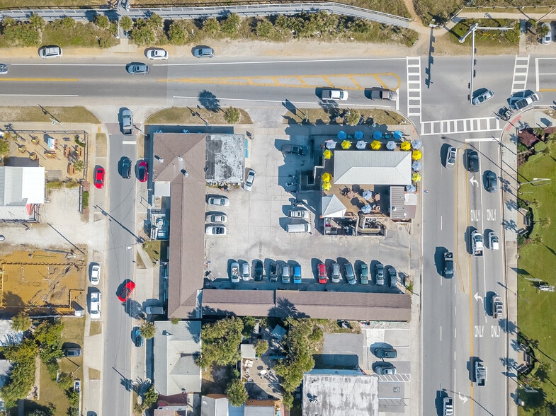 More Photos Of 101 Oceanshore Blvd, Flagler Beach Bar For Sale