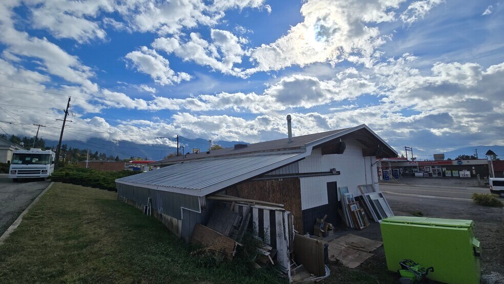 More Photos Of 1520 Canyon St, Creston Auto Repair For Sale