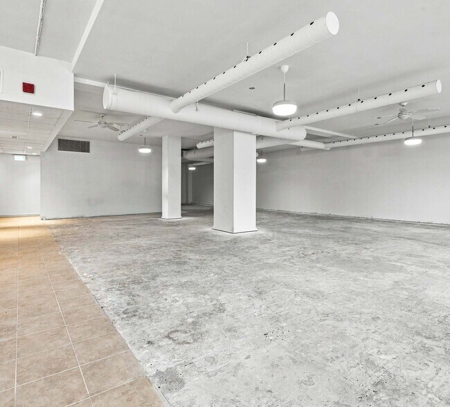 More Photos Of 71-77 Bank St, Ottawa Office For Lease