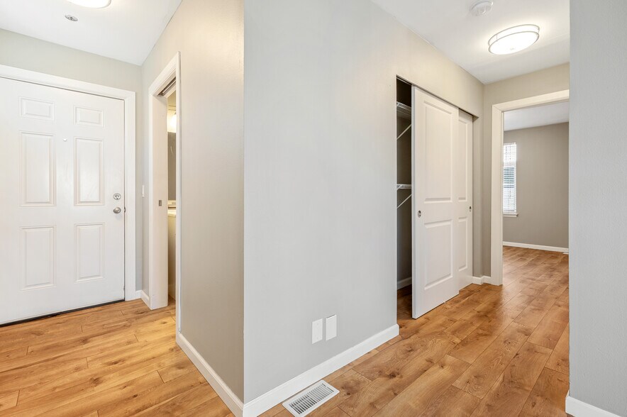 More Photos Of 3315 Claremont Ave S, Seattle Apartments For Sale