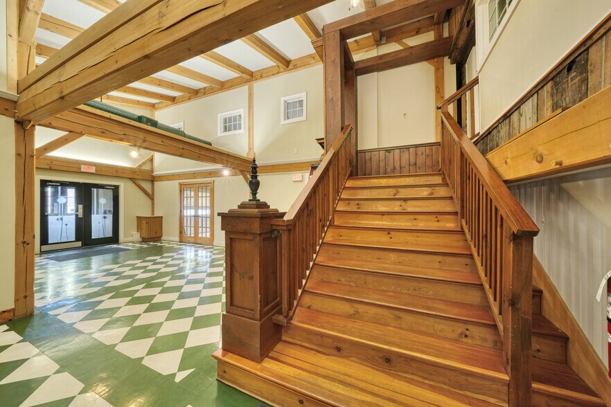 More Photos Of 207-209 Main St, New London Freestanding For Sale