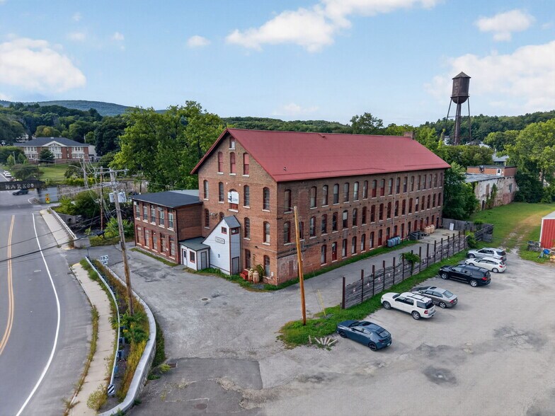 More Photos Of 420 Park St, Housatonic Flex For Sale