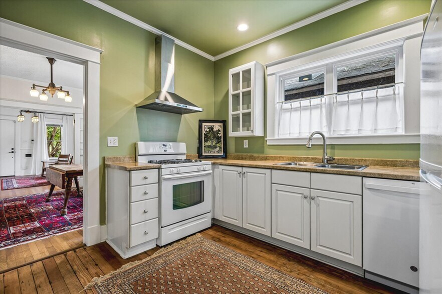 More Photos Of 2562 Sam Cooper Blvd, Memphis Office Residential For Sale