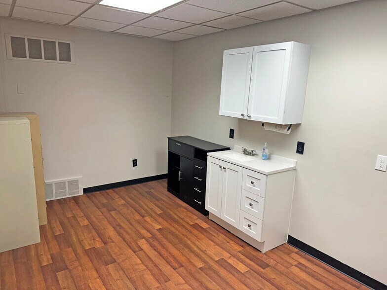 More Photos Of 36358-36380 Garfield Rd, Clinton Township Medical For Lease