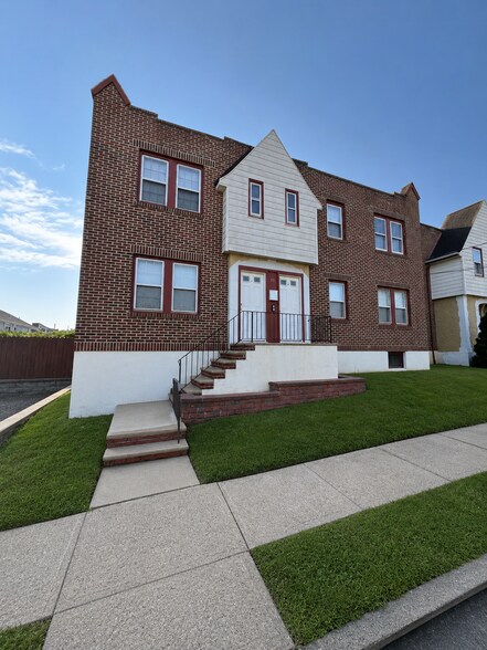 Primary Photo Of 11 Mundy Ave, Staten Island Apartments For Sale