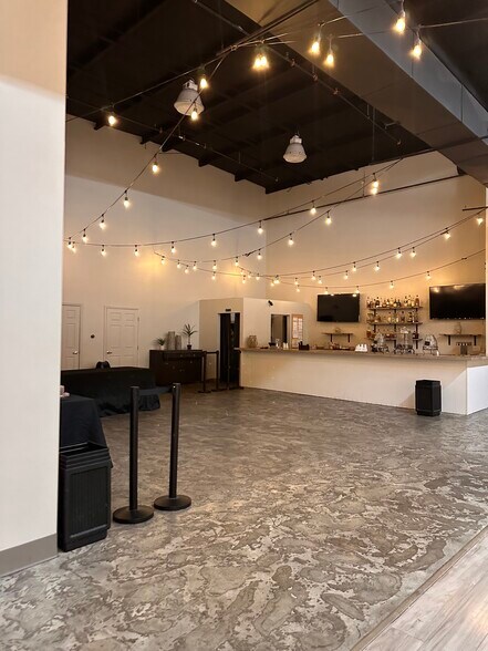 More Photos Of 2255 Center St, Chattanooga Storefront Retail Office For Lease