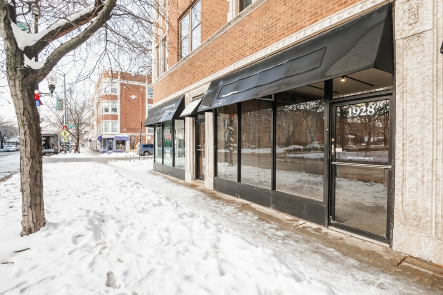 Primary Photo Of 1928 W Montrose Ave, Chicago Apartments For Lease