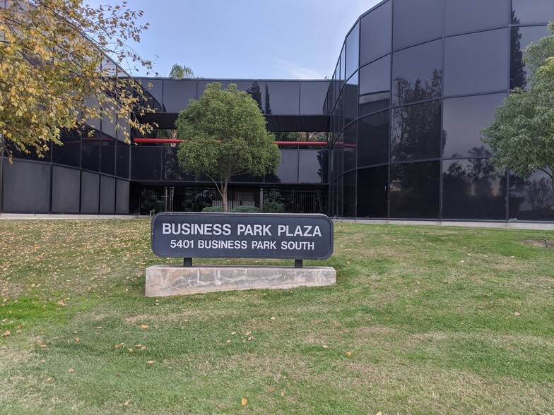 More Photos Of 5401 Business Park S, Bakersfield Loft Creative Space For Lease