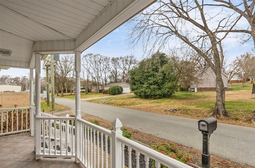 More Photos Of 4423 Railroad Ave, Harrisburg Office For Sale