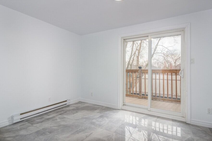 More Photos Of 3263 Lake Shore Blvd W, Toronto Dormitory For Sale