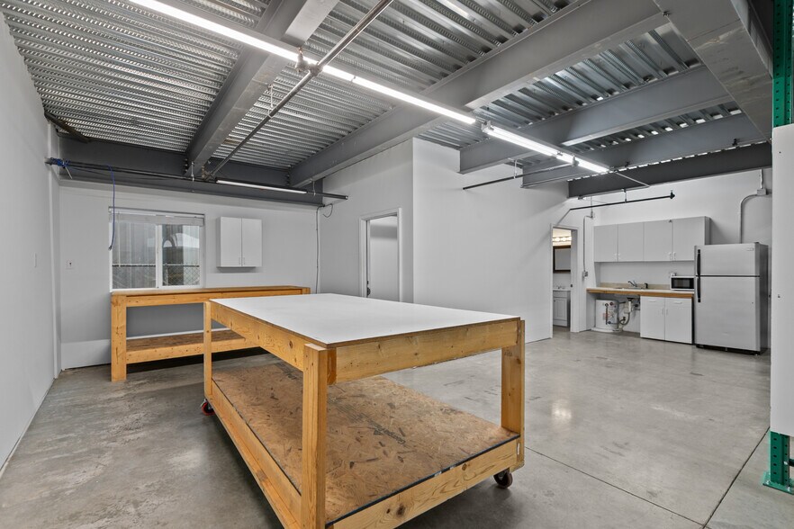 More Photos Of 1985 Alpine Way, Bellingham Warehouse For Sale