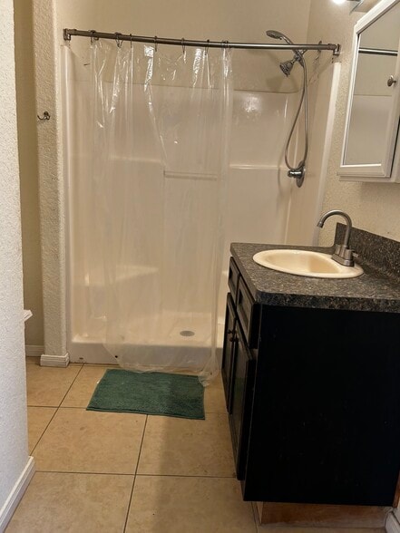 More Photos Of 1613 Avenue N 1/2, Galveston Multifamily For Lease