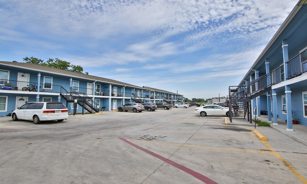 More Photos Of 1318 Avenue A, South Houston Apartments For Sale