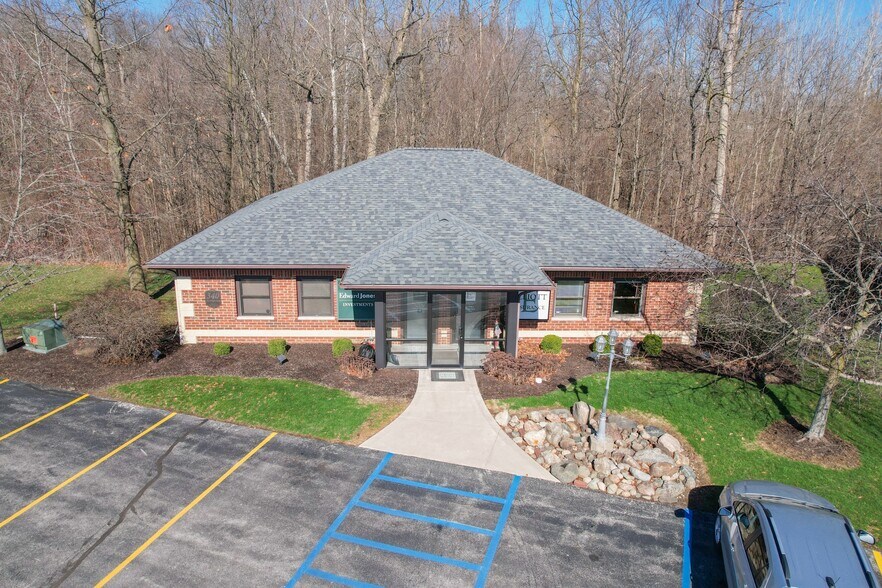 More Photos Of 340 Northpoint Ave, Huntington Office For Sale