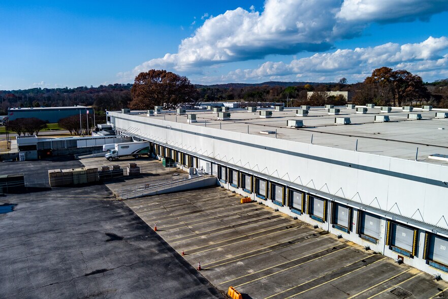 More Photos Of 300 Diamond Dr NW, Huntsville Warehouse For Lease