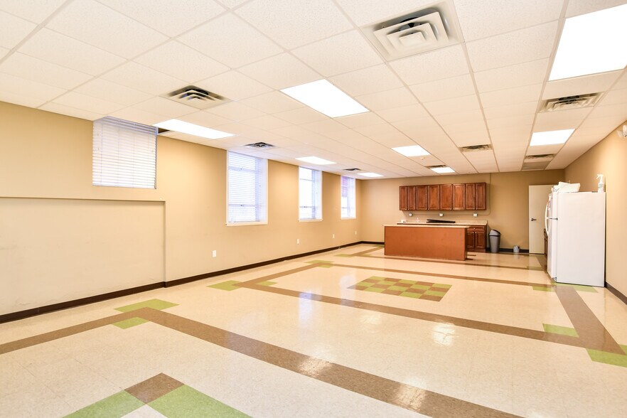 More Photos Of 429 N Main St, Greenville Office Residential For Sale