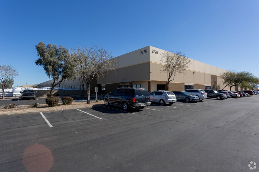 More Photos Of 2225 S 43rd Ave, Phoenix Distribution For Lease