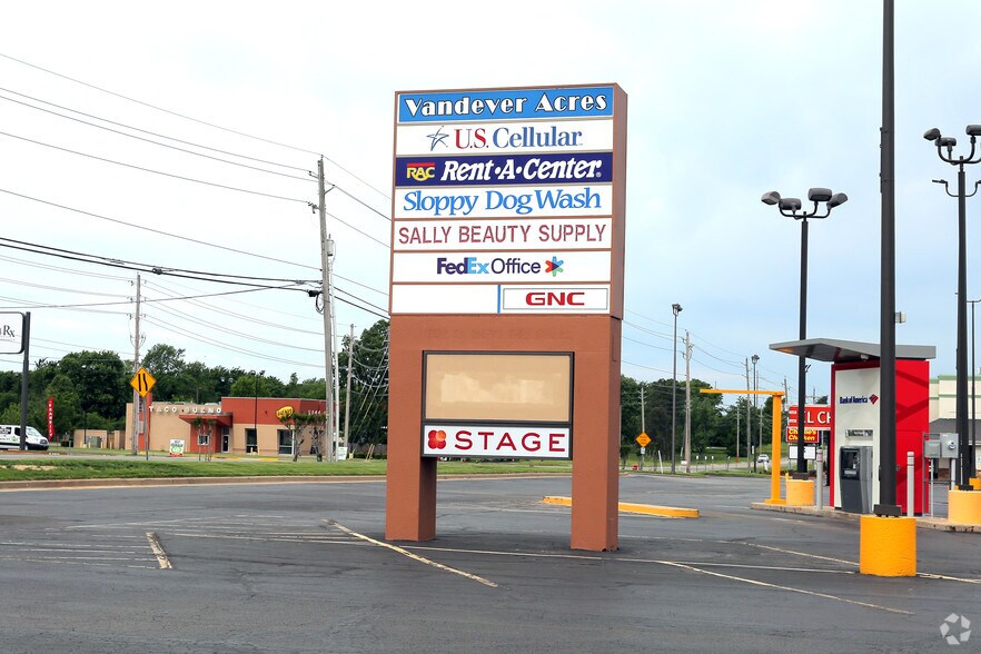 More Photos Of 728-732 W New Orleans St, Broken Arrow Unknown For Lease