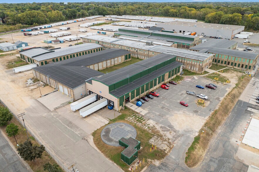 More Photos Of 1024 Hazel St N, Saint Paul Warehouse For Lease