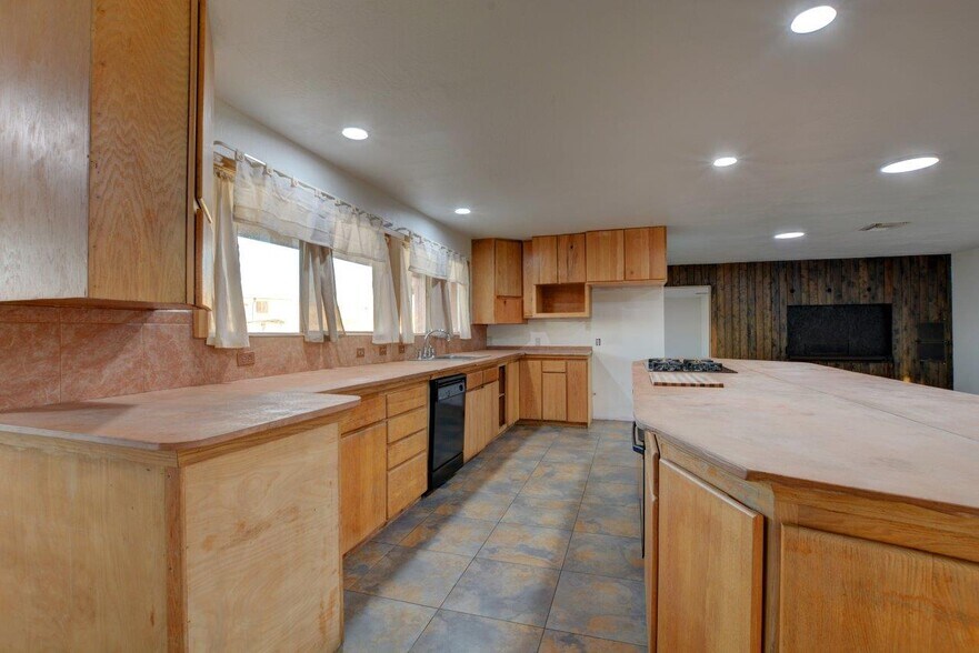 More Photos Of 6804 Agate Rd, White City Flex For Sale