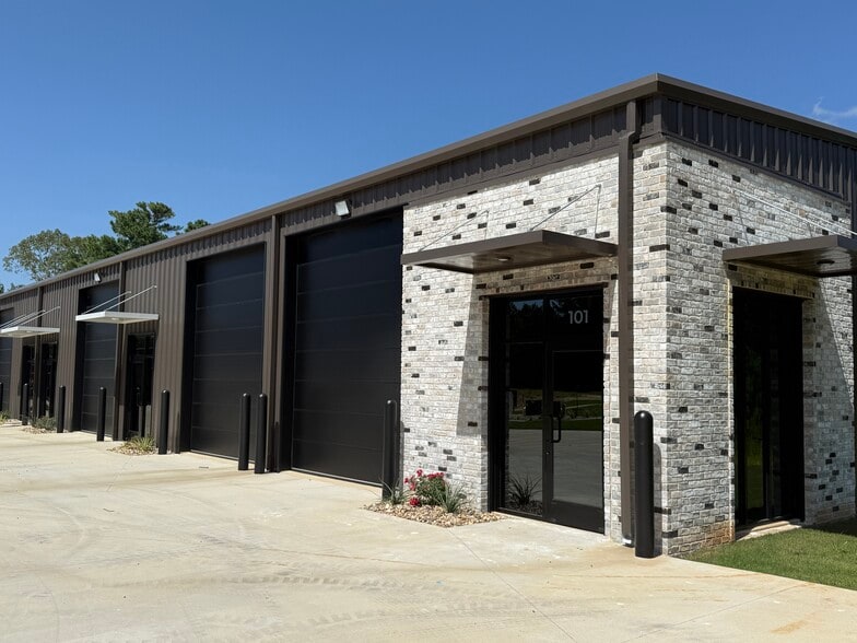 More Photos Of 12173 State 64 hwy, Tyler Showroom For Lease