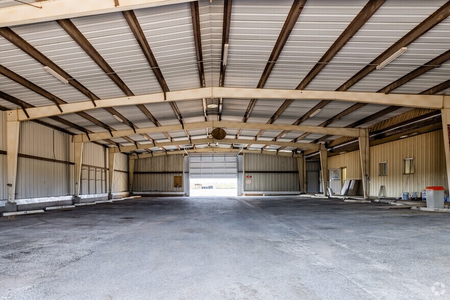More Photos Of 605 E Yukon Rd, Odessa Warehouse For Lease