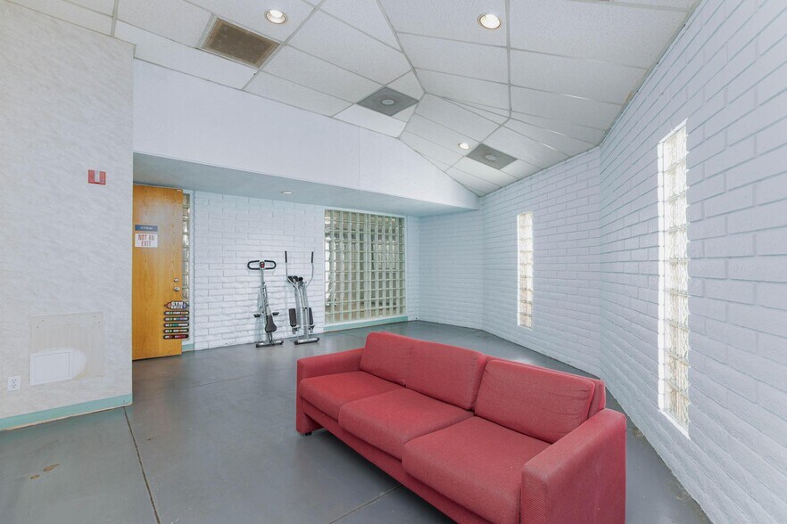 More Photos Of 872 E Sahara Ave, Las Vegas Medical For Lease