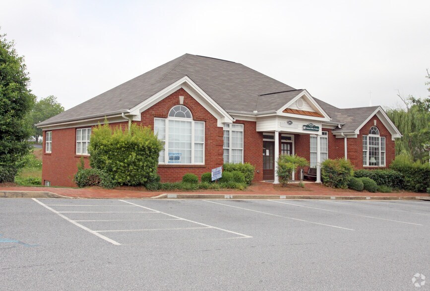 Primary Photo Of 327 Dahlonega St, Cumming Office For Lease