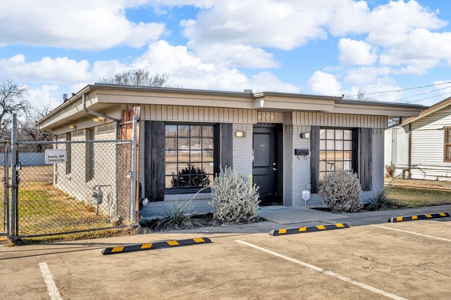 More Photos Of 4005 Rufe Snow Dr, North Richland Hills Medical For Sale