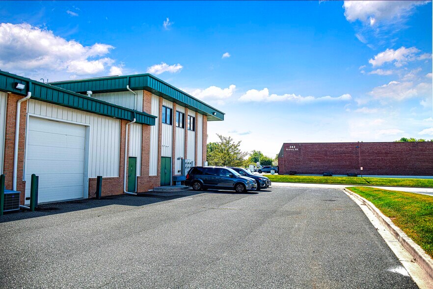 More Photos Of 350 Granary Rd, Forest Hill Flex For Lease