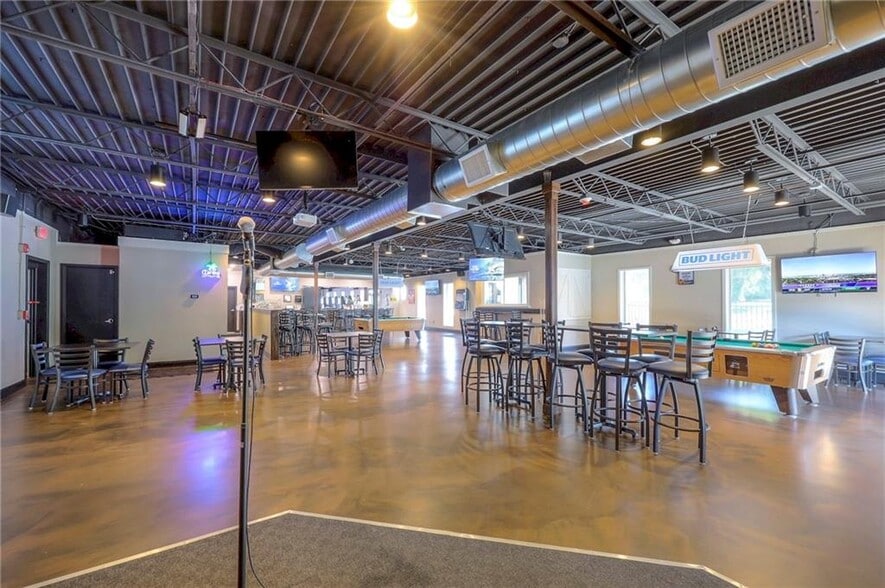 More Photos Of 4545 N Brighton Ave, Kansas City Bar For Sale