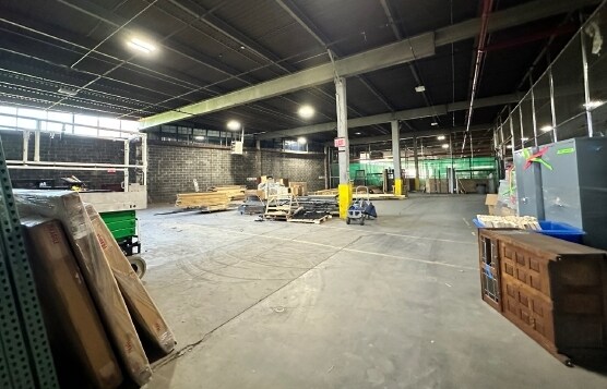 More Photos Of 30-10-30-30 Review Ave, Long Island City Distribution For Lease
