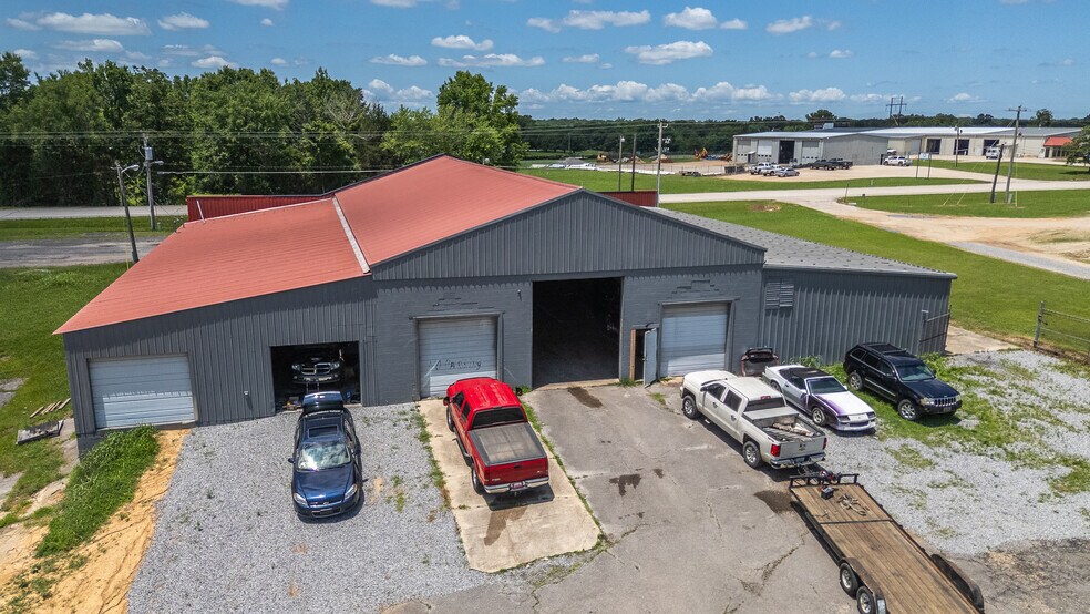 More Photos Of 602 E Outer Rd, Poplar Bluff Warehouse For Sale