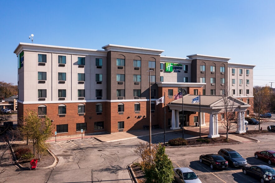 Primary Photo Of 200 S Mannheim Rd, Hillside Hotel For Sale