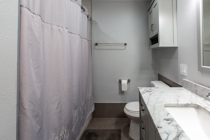 More Photos Of 1152 Main St, Springfield Hotel For Sale