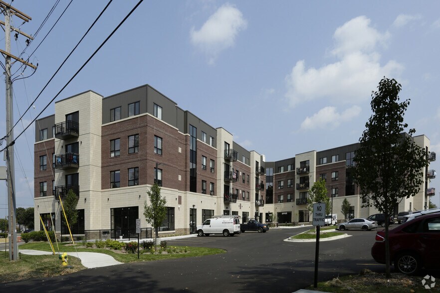 Primary Photo Of 2701 W Michigan Ave, Kalamazoo Apartments For Lease