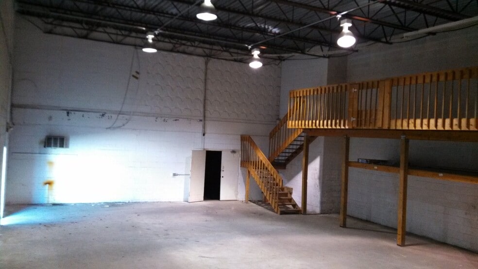 More Photos Of 1166-1200 W Chestnut St, Union Township Showroom For Lease