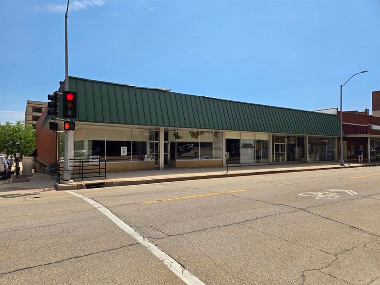 More Photos Of 962-980 Main St, Dubuque Storefront Retail Office For Lease
