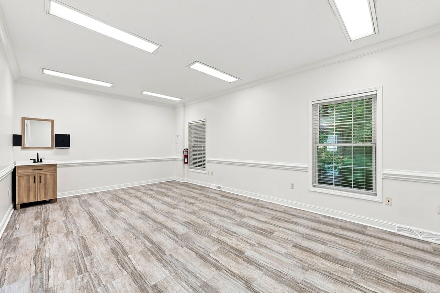 More Photos Of 1708 S Mebane St, Burlington Office For Sale