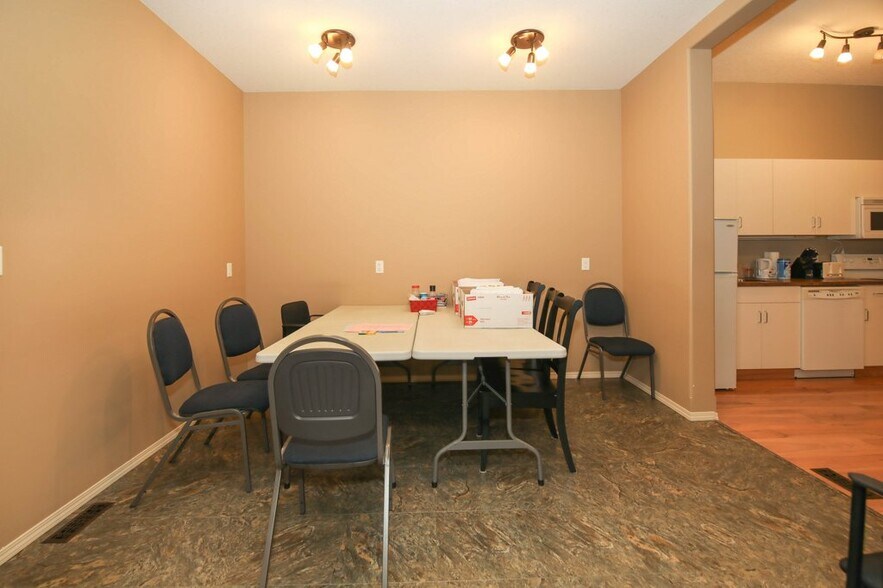 More Photos Of 5209 49A Ave, Bentley Office For Sale