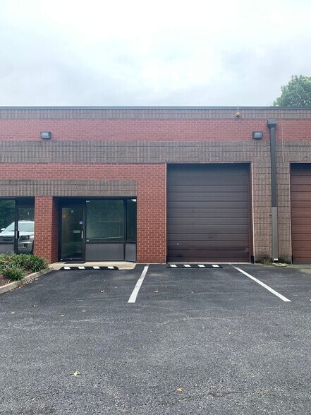 More Photos Of 2014 Renard Ct, Annapolis Showroom For Lease
